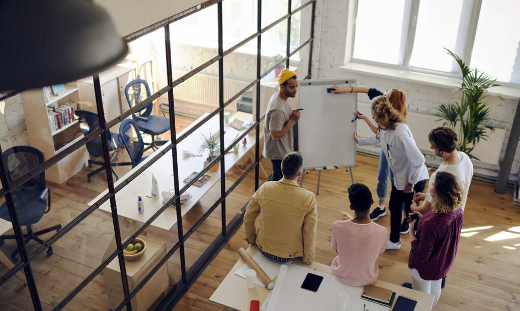 equipo de profesionales trabajando