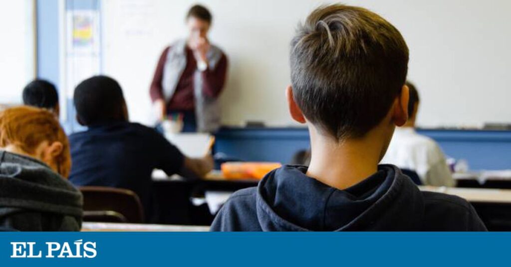 estudiantes estudiando juntos