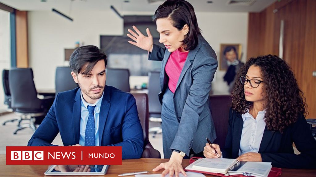 hombres liderando el trabajo