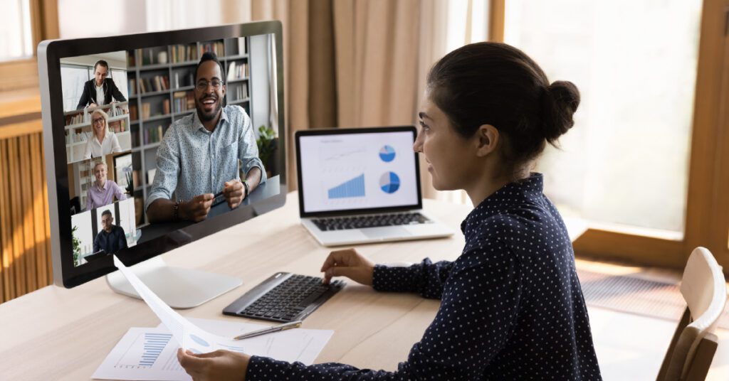 persona exitosa liderando un equipo