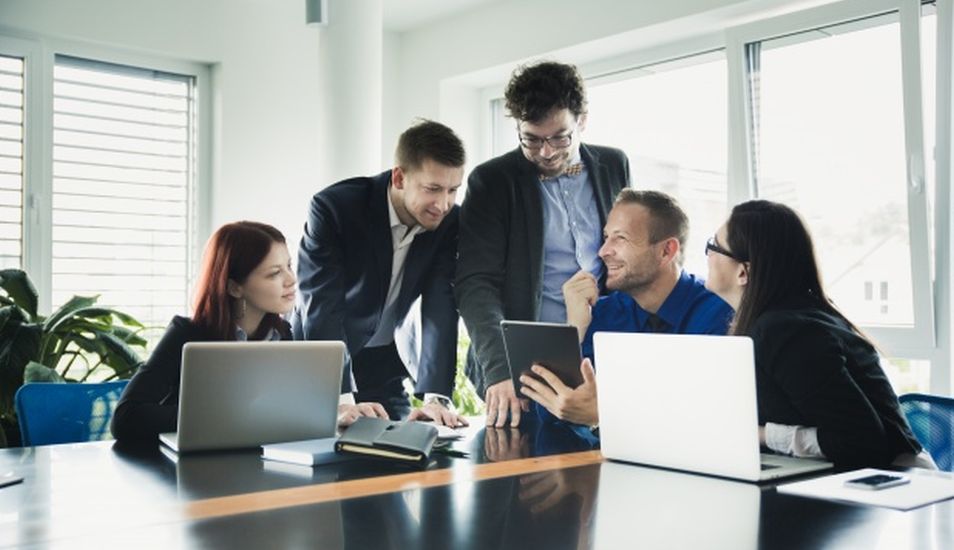 personas trabajando en equipo